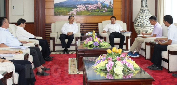 Mr. Nguyen Manh Hien works with investor of Hai Duong BOT Thermal Power Plant project